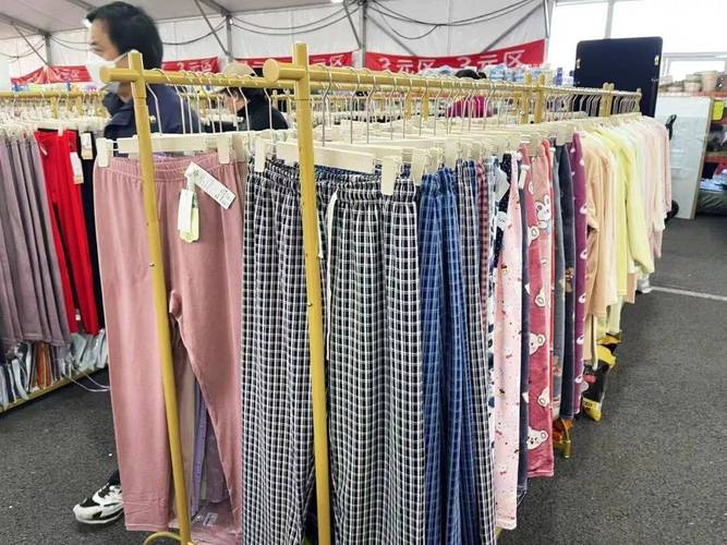 快來看，這里是淘貨天堂 日用品3元起，服裝低至幾十塊